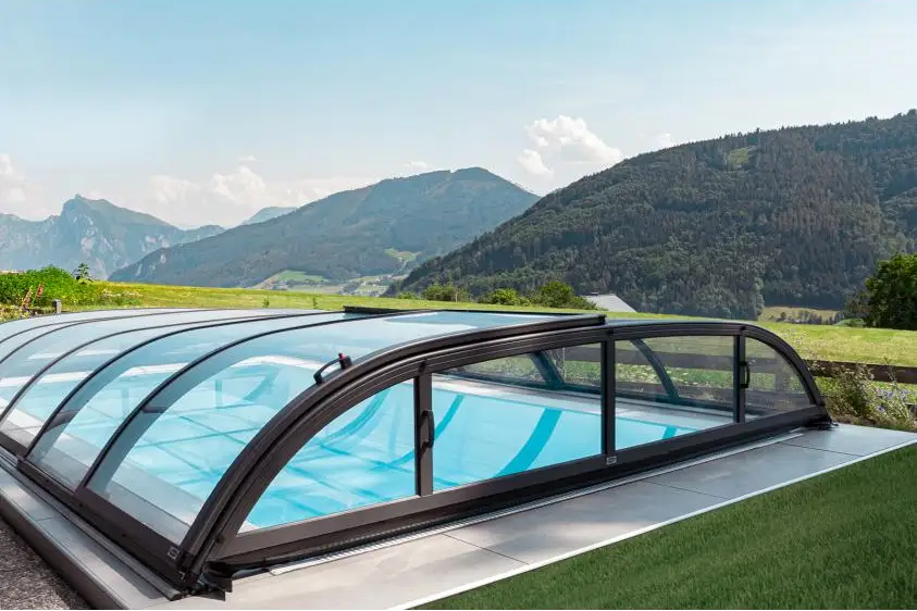 Pooltak Dallas 3x6 i klar kanalplast över inglasad pool