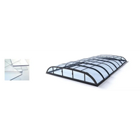 Pooltak Dallas 4×8 med svart ram och genomskinliga valvade paneler