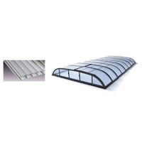 Krökt glastak Pooltak Dallas 4×8 med svart ram och genomskinliga paneler