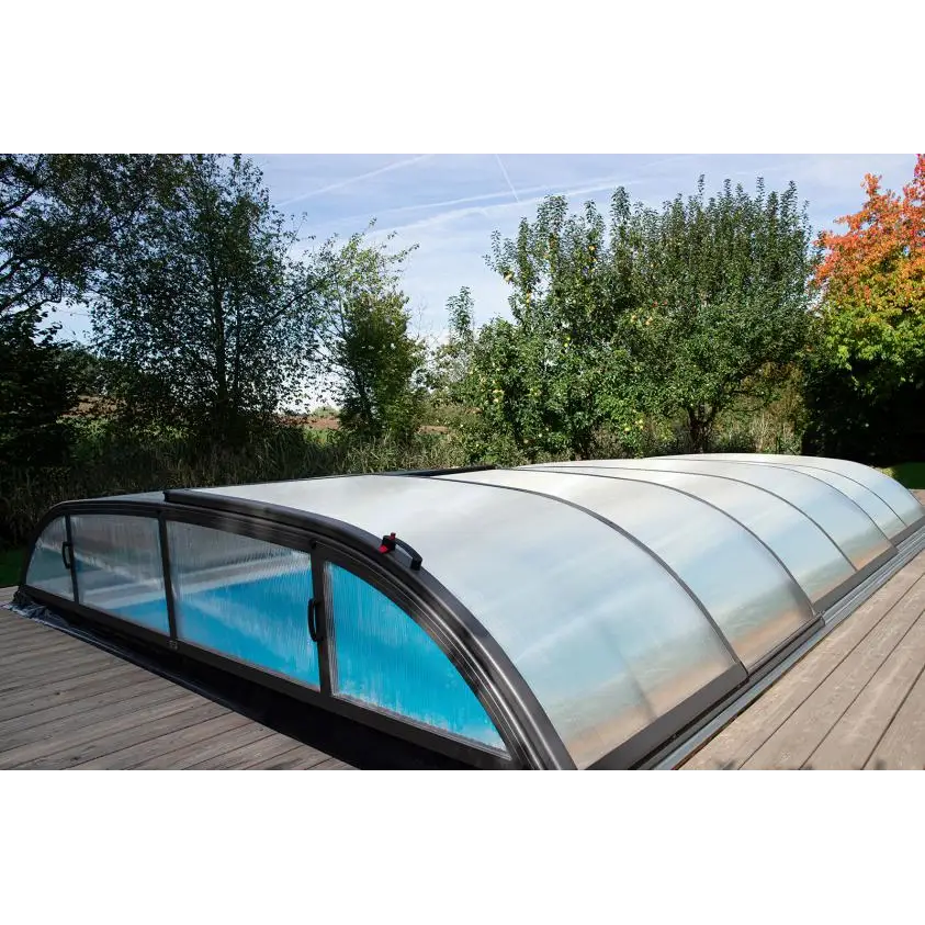 Pooltak Dallas 4×8 med ihopsatt box, svart ram och skjutdörr