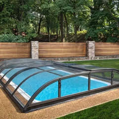 Pooltak Dallas med svart ram över blå pool, 4x8 transparent