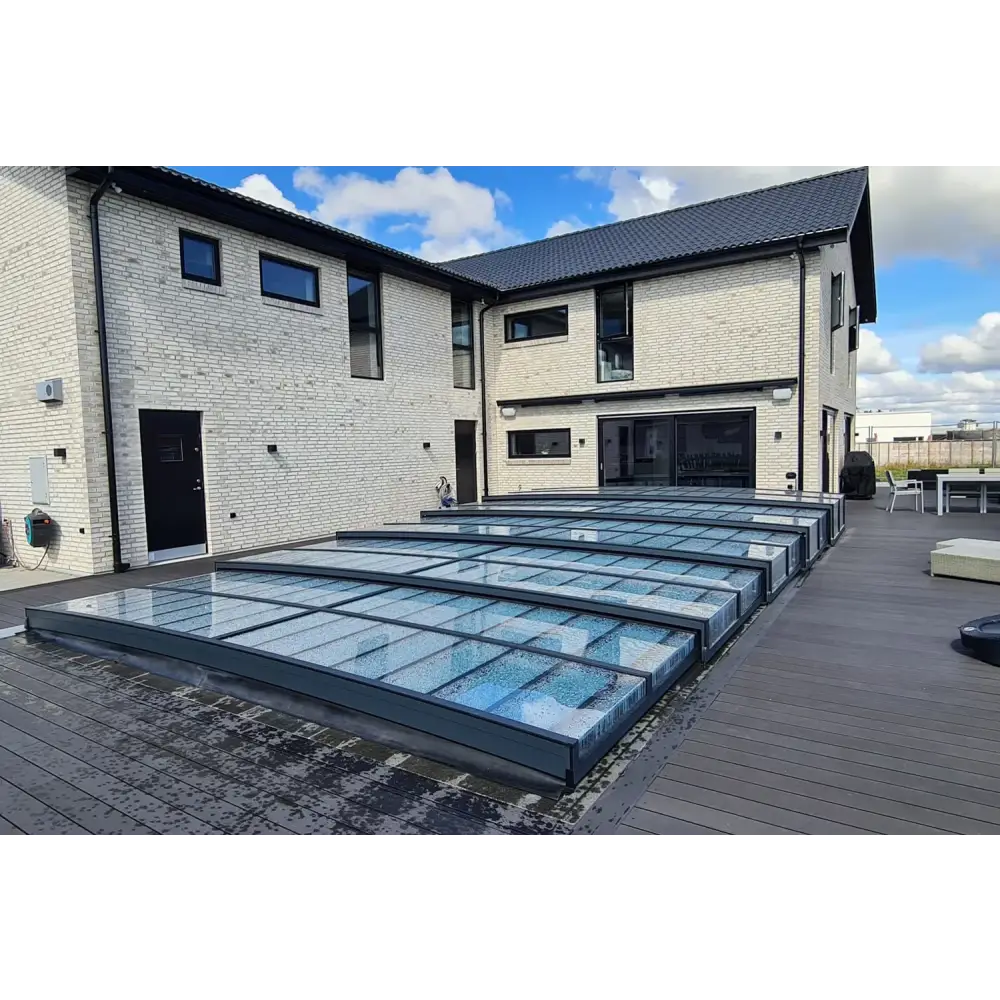 Pooltak ICON 4×10 med sarg klarplast antracit över uteplats