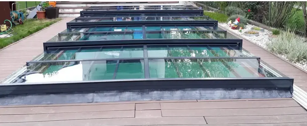 Pooltaket Icon med sarg klarplast i antracit över pool