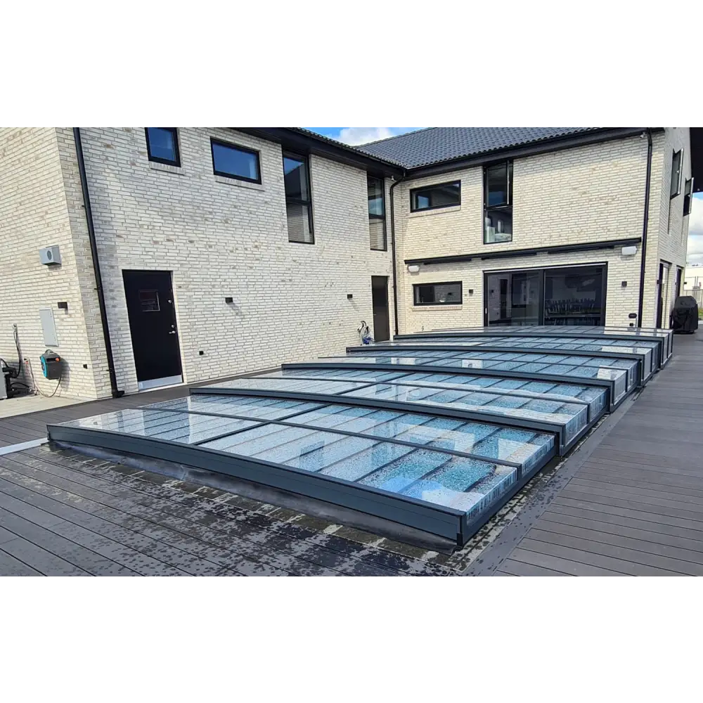 Moderna glastakpaneler med mörka metallramar i sarg klarplast antracit, Pooltak ICON 4.5×9 utan sarg