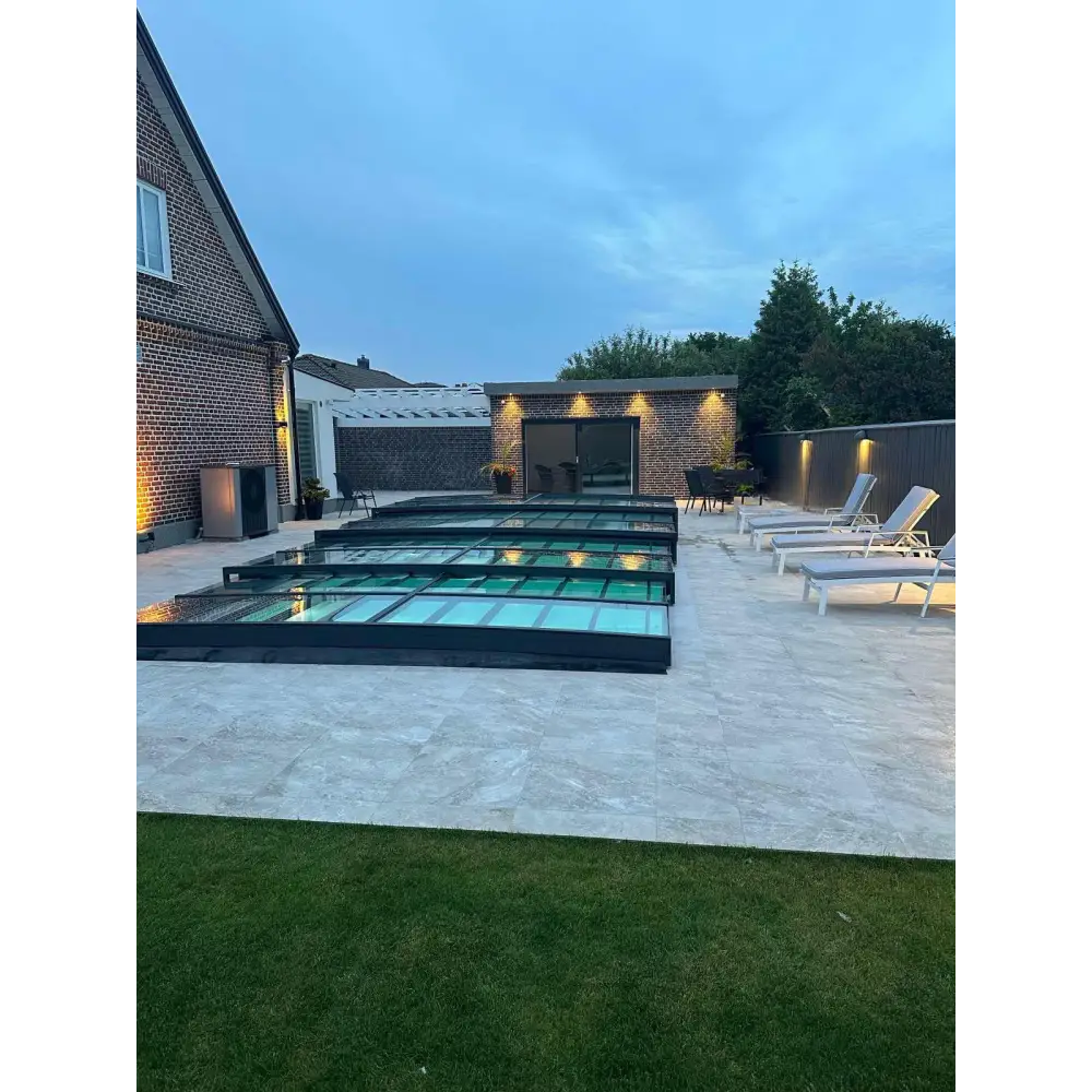 Modern Pooltak ICON KIT S1 med klarglas, sidodörr och antracitram