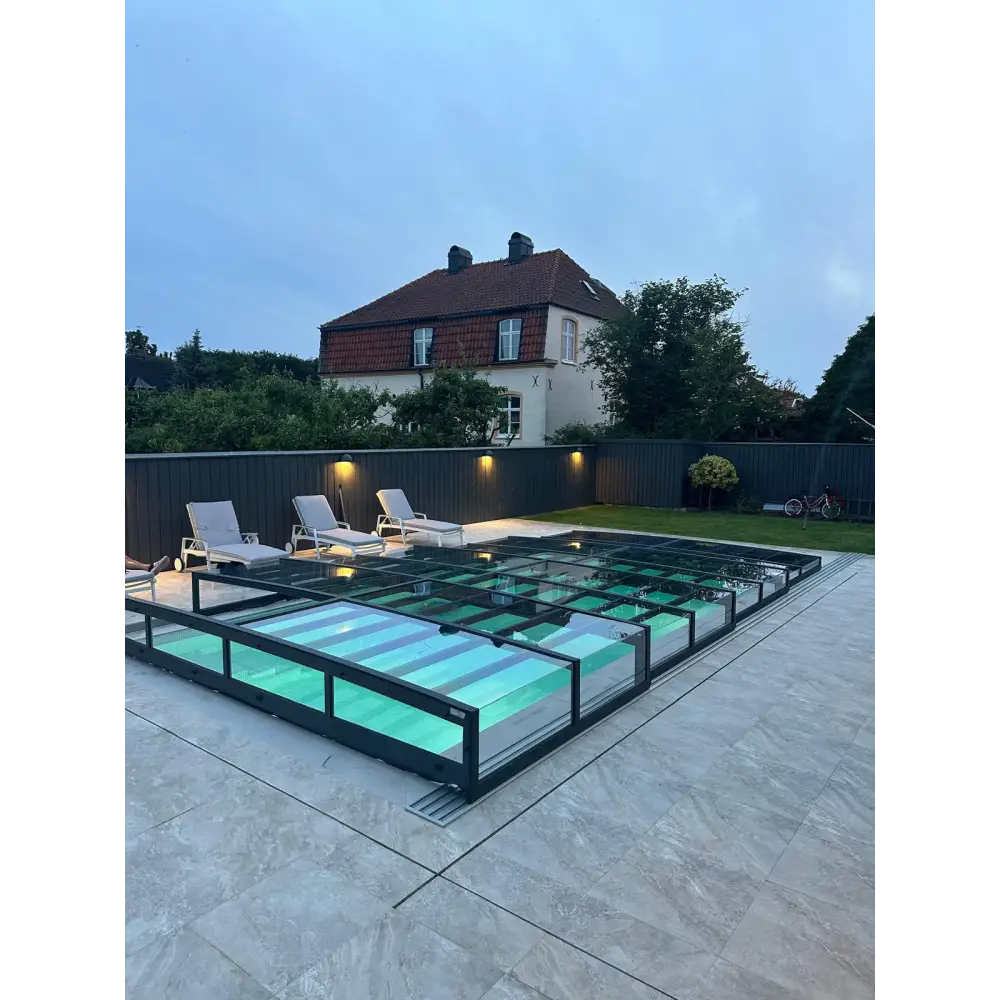 Modern Pooltak Icon Kit med klarglas, sidodörr och antracit ram