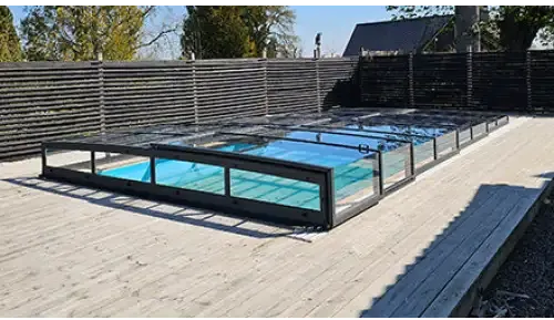Svart ramat glastak för pool med Pooltak Icon Kit