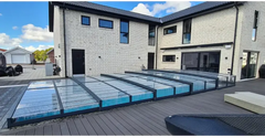 Modern glashägnad pool med pooltak icon kit i glas med svart ram
