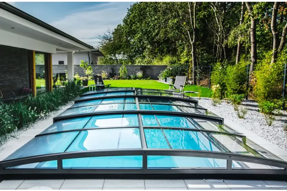 Modern Pooltak Infinity 3×6 klarplast med glasöverdrag och svart ram