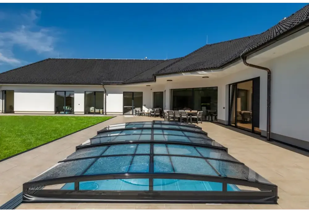 Pooltak Infinity 3×6 klarplast med slät glasöverdrag och svart metallram