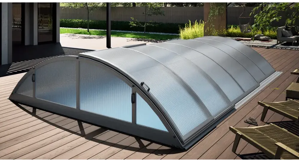 Pooltak Klasik 3×6 med silverram, valvformad tak och sidoglasdörrar