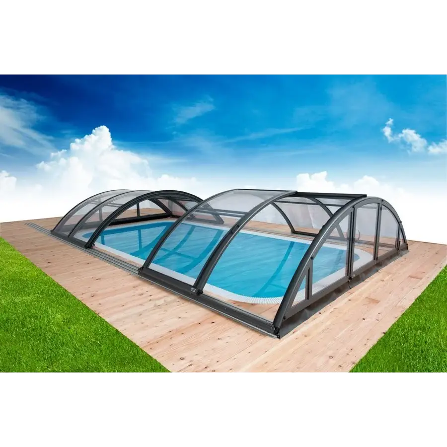 Pooltak Klasik 4×8 med svarta ramar, klar kanalplast och extra starka profiler över blå pool