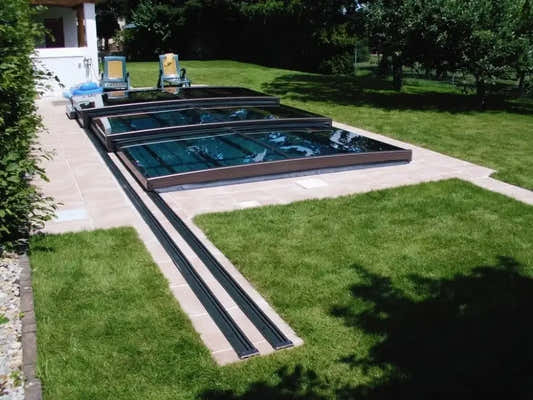 Modern Pooltak Mästare Plus med glasdesign och mörk metallram Modern Pooltak Mästare Plus med glasdesign och mörk metallram