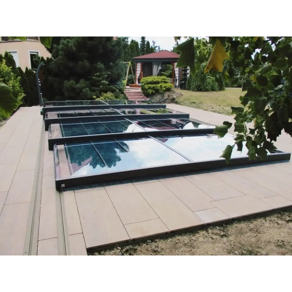 Pooltak Mästare PLUS 3×6 med enkelskena och 6 mm klarplast över platt tak