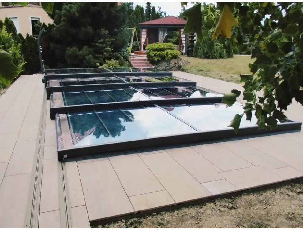 Mästare Plus 4x8 glaspooltäckning med års garanti, modern glas med svarta ramar