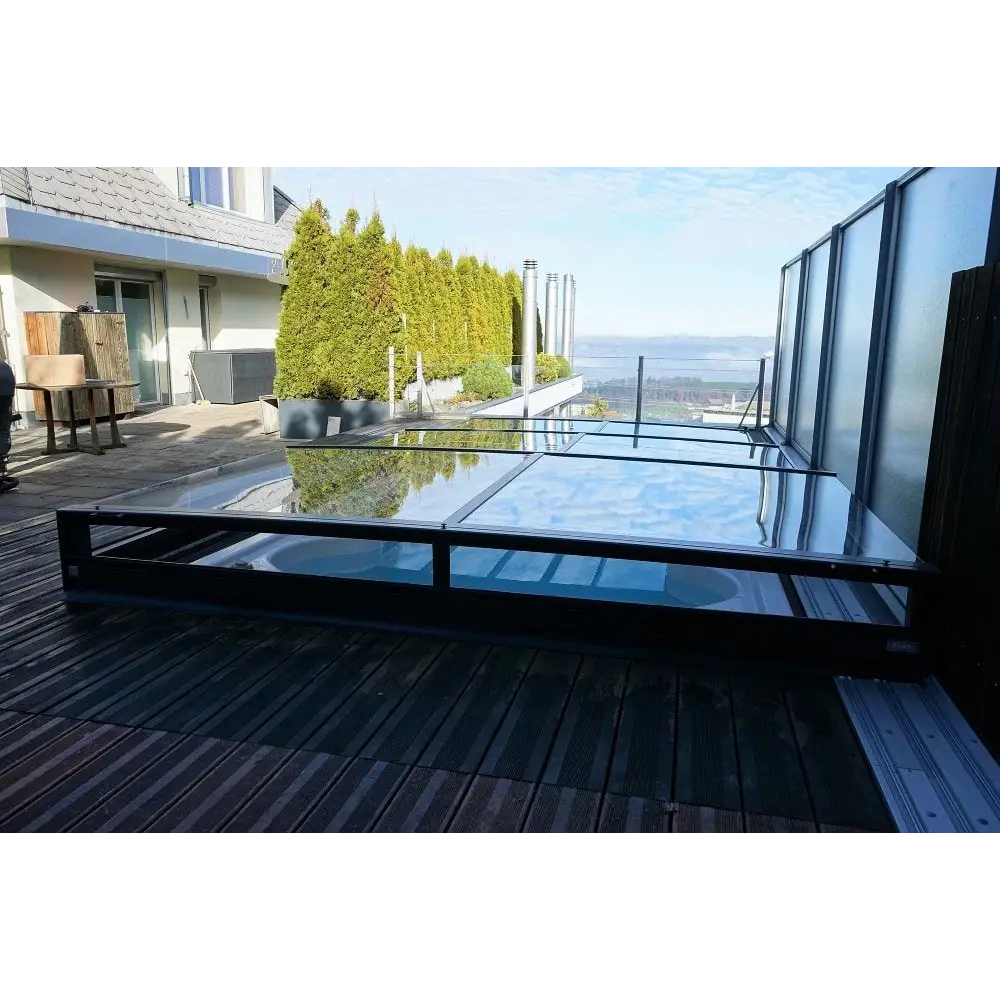 Pooltak Mästare Plus 4×8 med modern glasrutschbana i svart ram