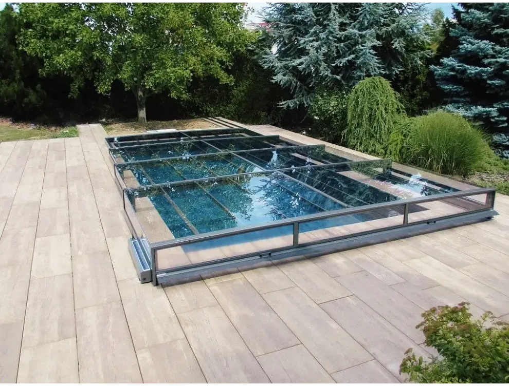 Mästare Plus 4x8 modern glaspooltäckning med års garanti och svart ram
