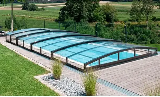 Modernt pooltaket special med RAL7016 antracit profiler, modern böjd glasöverdrag med svart metallram