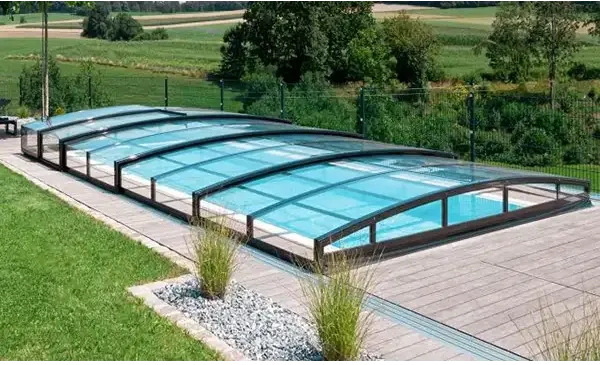 Pooltak special med böjd glasdesign och svart metallram