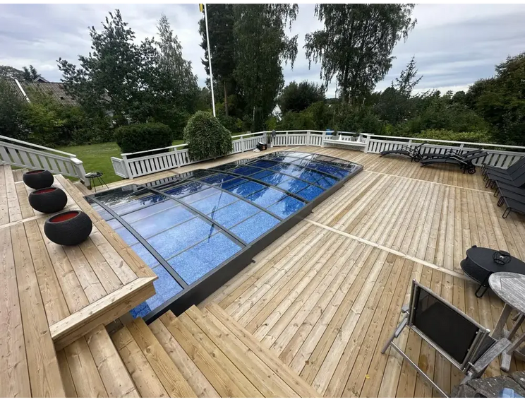 Elegant funktionellt pooltak Sydney över modern pool med glasöverdrag