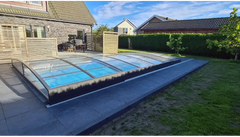 Elegant pooltak Sydney med enkelskena antracit i modern glas och metall