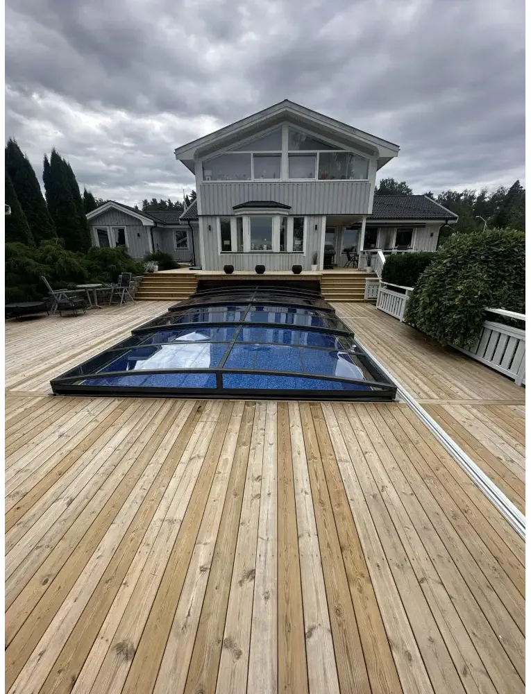 Elegant pooltak Sydney med enkelskena antracit, transparent glastak