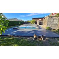 Snygg Pooltak Sydney 4,5×8 antracit med enkelskena över blå pool