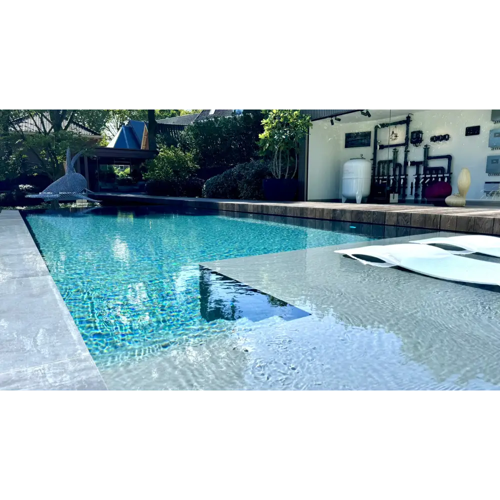 Klar blå Ovanmark PP pool med 20mm skimmer och minimalistisk design