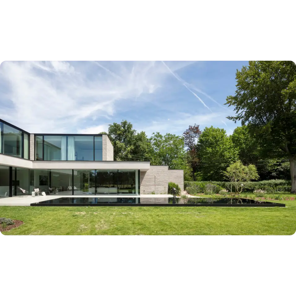 Modernistiskt minimalistiskt hus med Pooltime Exklusiv Infinity pool