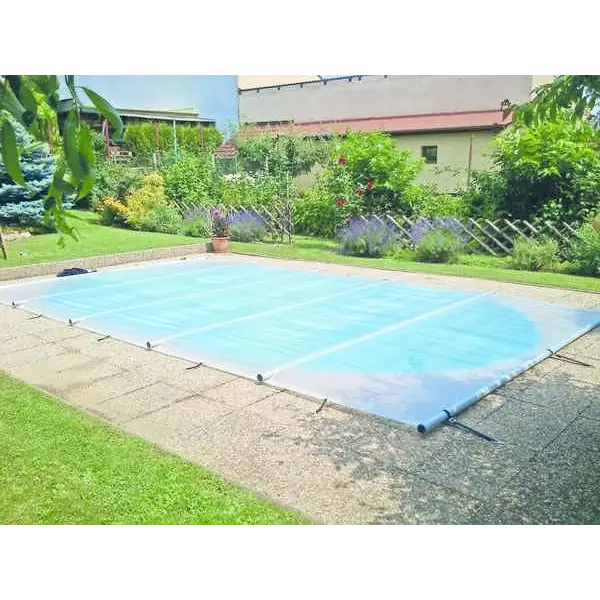 Blå pooltäckning med svarta remmar och ankare, inkl handenhet för 4×8 pool