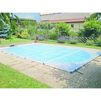 Blå pooltäckning med svarta remmar och ankare, inkl handenhet för 4×8 pool