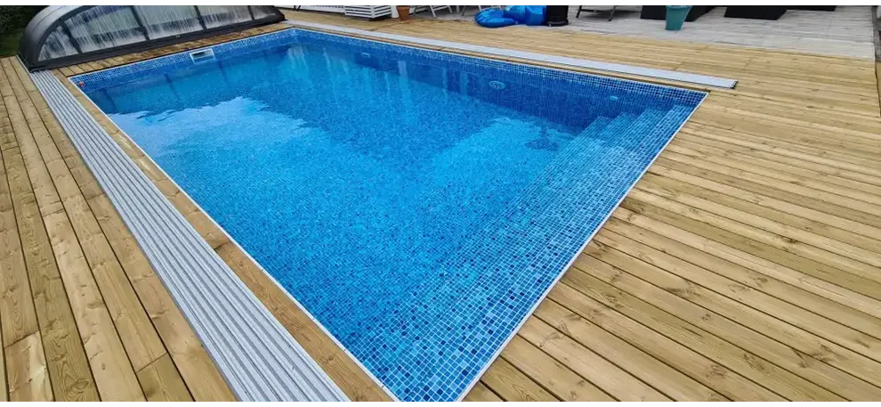 Thermopool Standard Plus med blå mosaik och metallkant