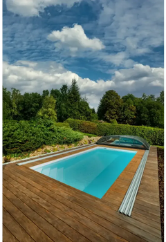 Rektangulär Thermopp Poolpaket Qbig med klart blått vatten, trädeck och glaslock