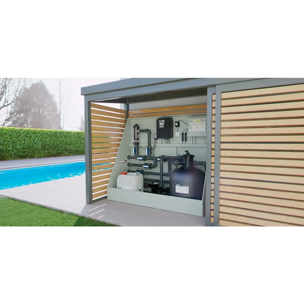 Svart cylindrisk ThermoPP POOLPAKET QBIG 3×6 poolfiltertank i modern utbyggnad