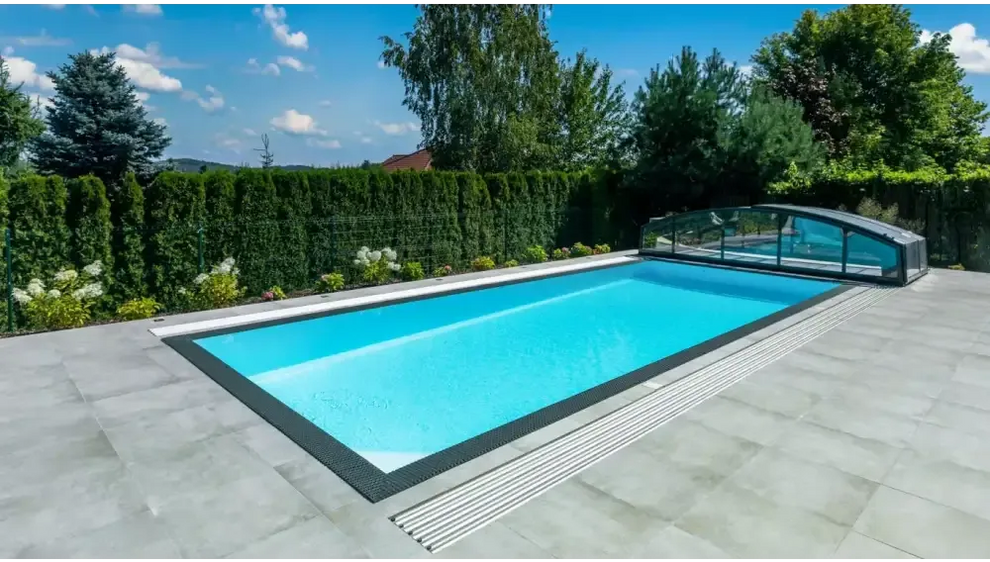 Poolpaket Qbig Overflow med turkost vatten och svart ram