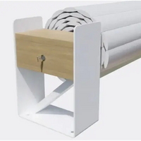 Vit top one ovanmark bracket med träpanel och metallram