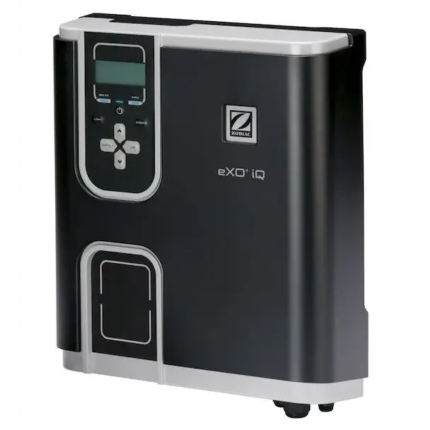 Zodiac EXO iQ saltklorinator med svart silver Zormac Exo IQ vattenavhärdare och digital display