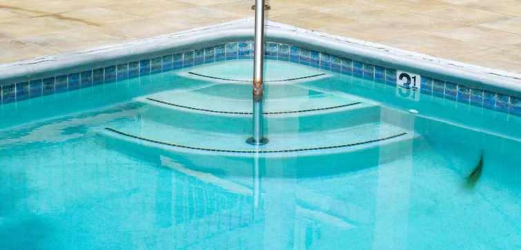 Fick rost på poolstegen och andra metalldelar varför