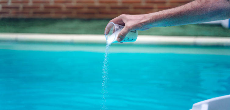 Hur klorerar man en pool