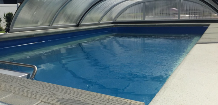 Kan du simma under pooltaket