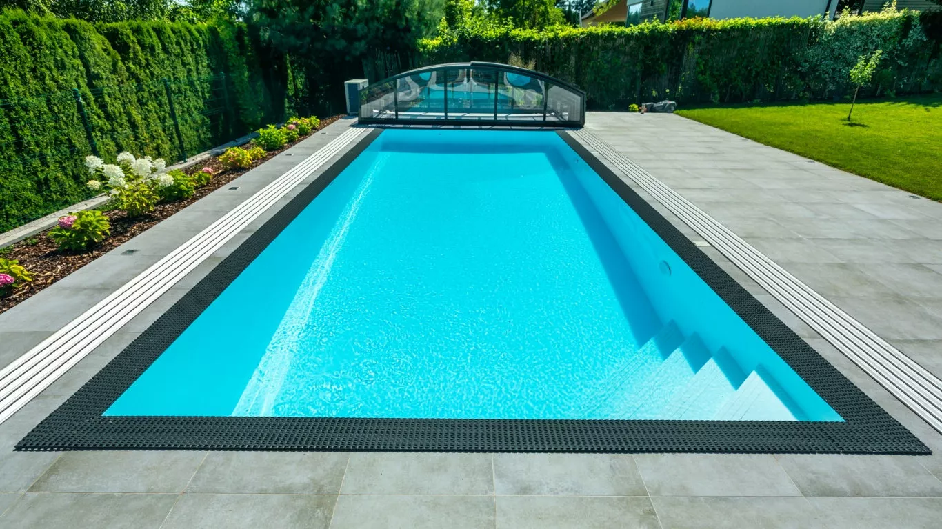 Tömma poolen före vintern: Guide effektiv vinterförberedelse